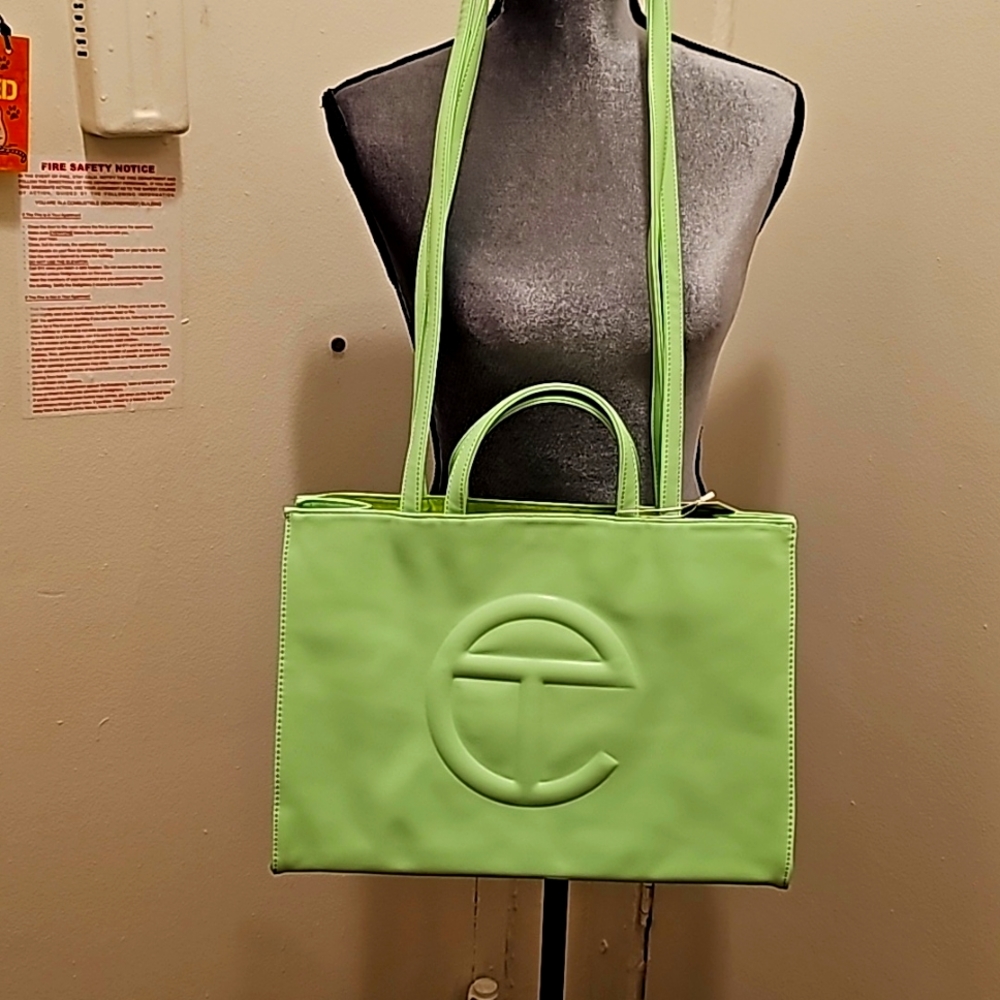 TELFAR BAG MEDIUM doublemint is the color